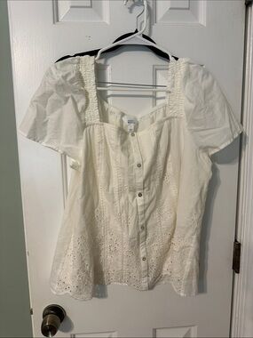 Market & Spruce Cream Eyelet Button-Front Smocked Blouse Never Worn